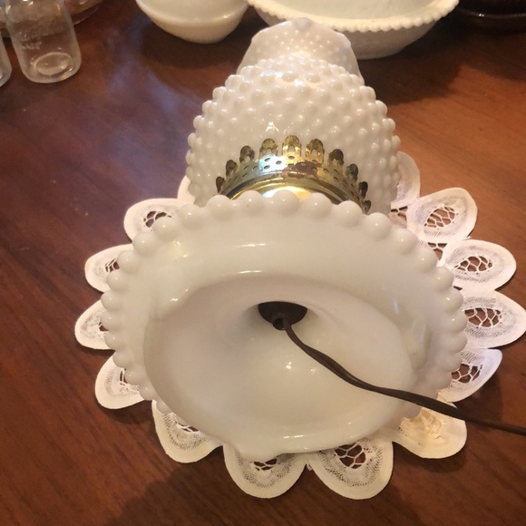 Vintage Fenton White Milk Glass Lamp Beautiful! - Picture 11 of 14
